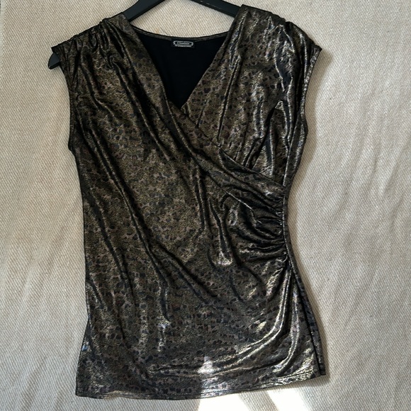 Sleeveless Gold and Bronze blouse. - Picture 6 of 7
